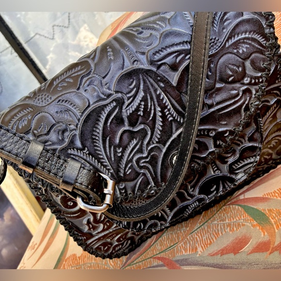 Patricia Nash Lux Black Tooled Leather with Suede Leather interior EUC shoulder - Picture 6 of 9